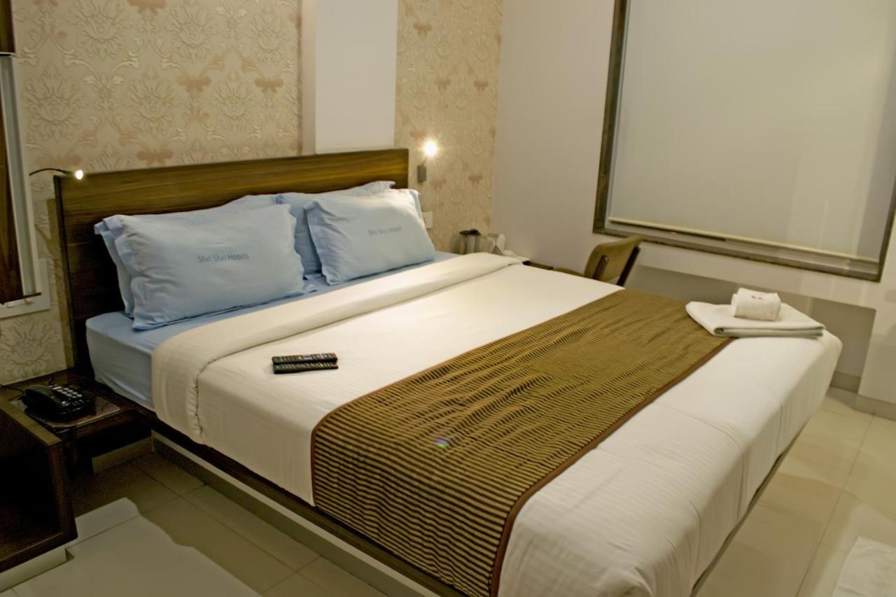 Hotel Sri Sri Executive, Kolhapur Esterno foto