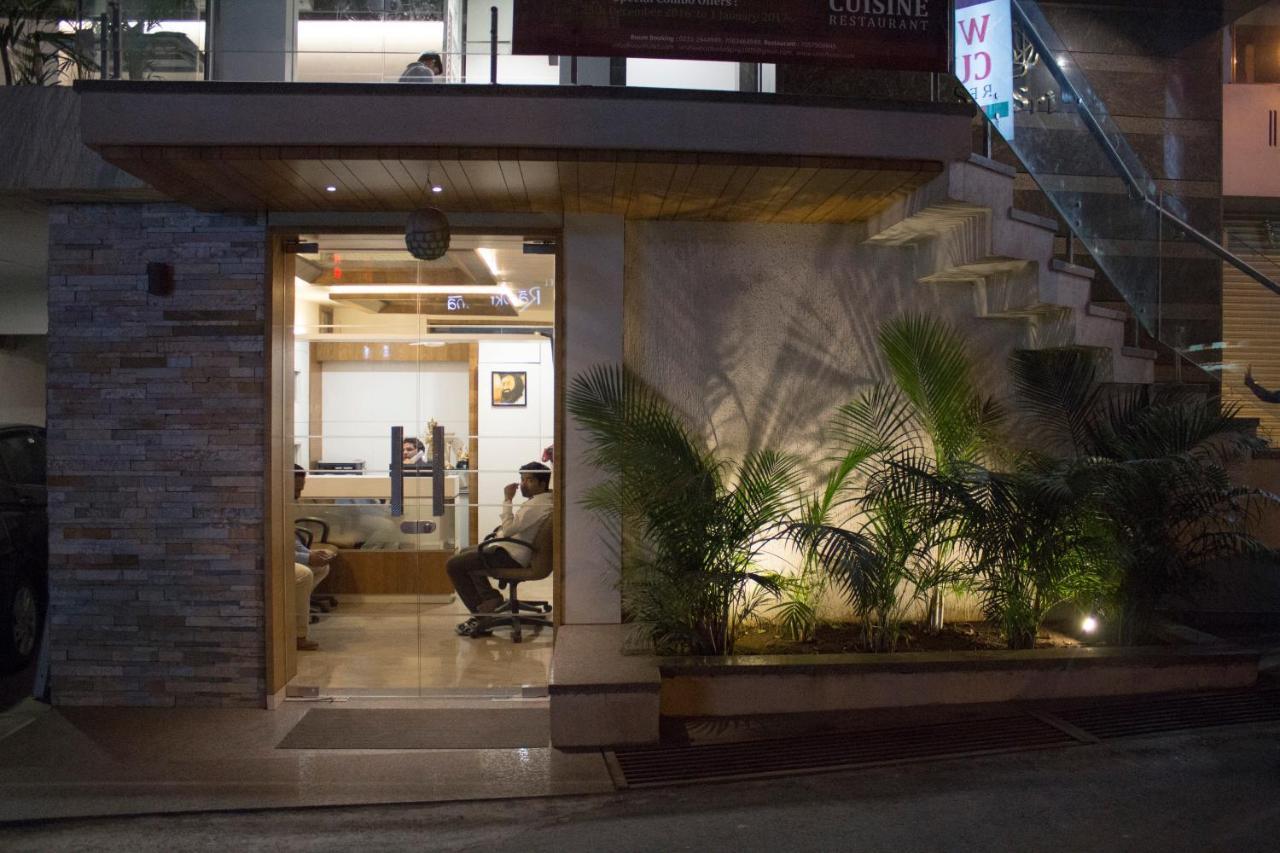 Hotel Sri Sri Executive, Kolhapur Esterno foto