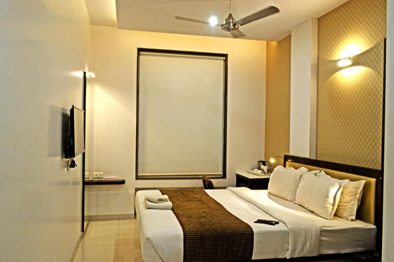 Hotel Sri Sri Executive, Kolhapur Esterno foto