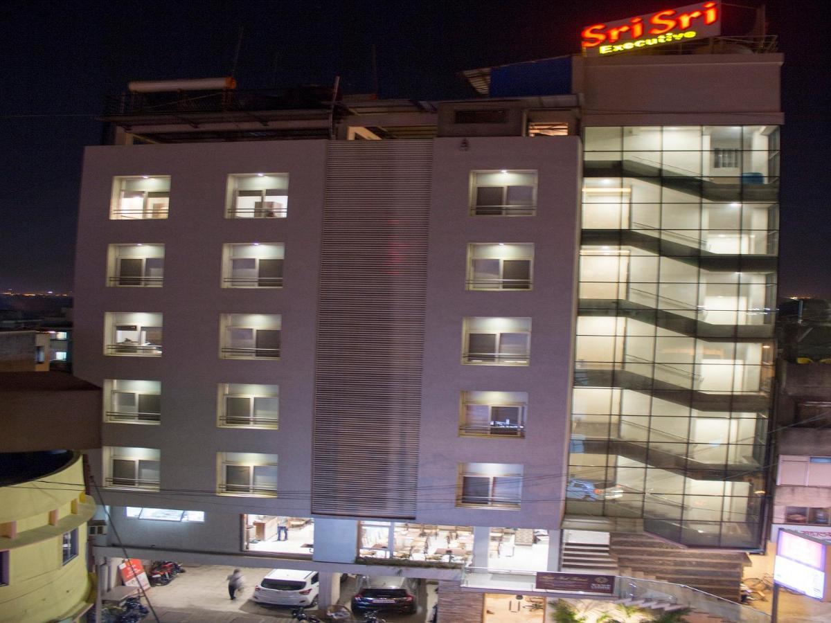 Hotel Sri Sri Executive, Kolhapur Esterno foto