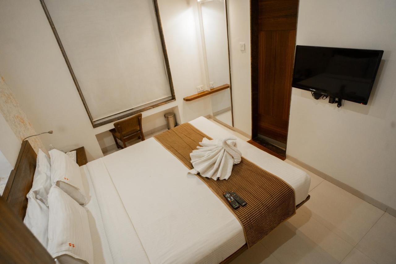 Hotel Sri Sri Executive, Kolhapur Esterno foto