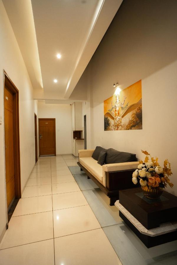 Hotel Sri Sri Executive, Kolhapur Esterno foto