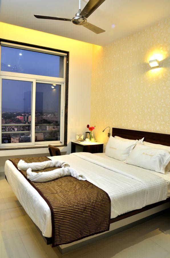 Hotel Sri Sri Executive, Kolhapur Esterno foto