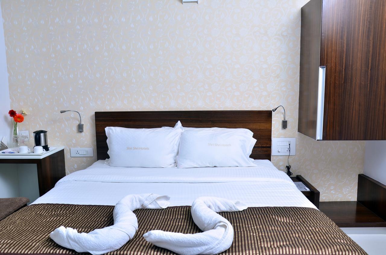 Hotel Sri Sri Executive, Kolhapur Esterno foto
