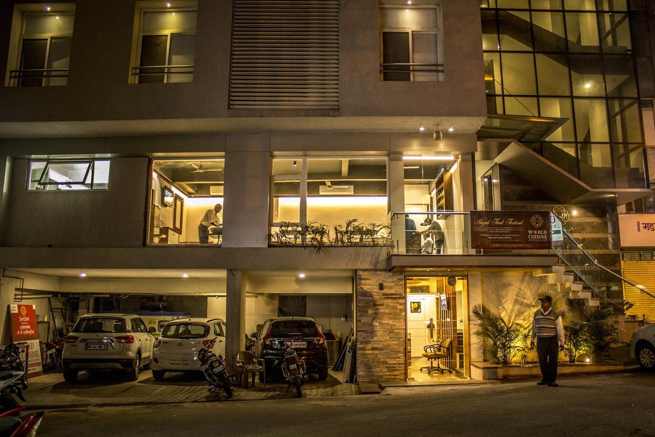 Hotel Sri Sri Executive, Kolhapur Esterno foto